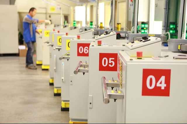 ماكينات تصنيع الاسفنج الصناعي